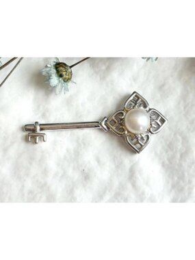 Cultured Pearl Antique Key Shaped Cutout Sterling Silver 925 Vintage Pendant